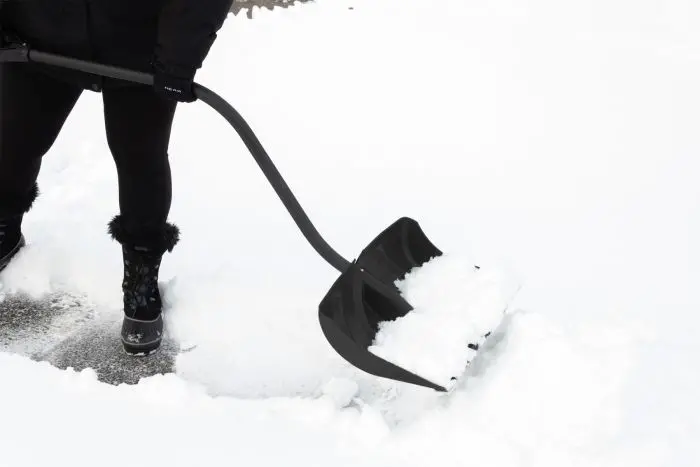 Suncast 18″ Steel Core® Ergonomic Combo Shovel with Wear Strip